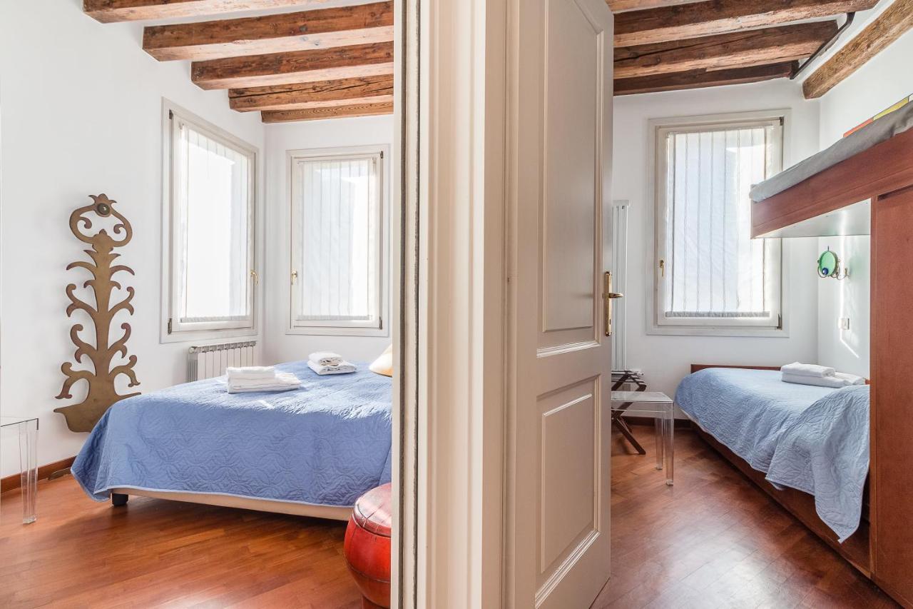 7 Windows On Apartamento Venecia